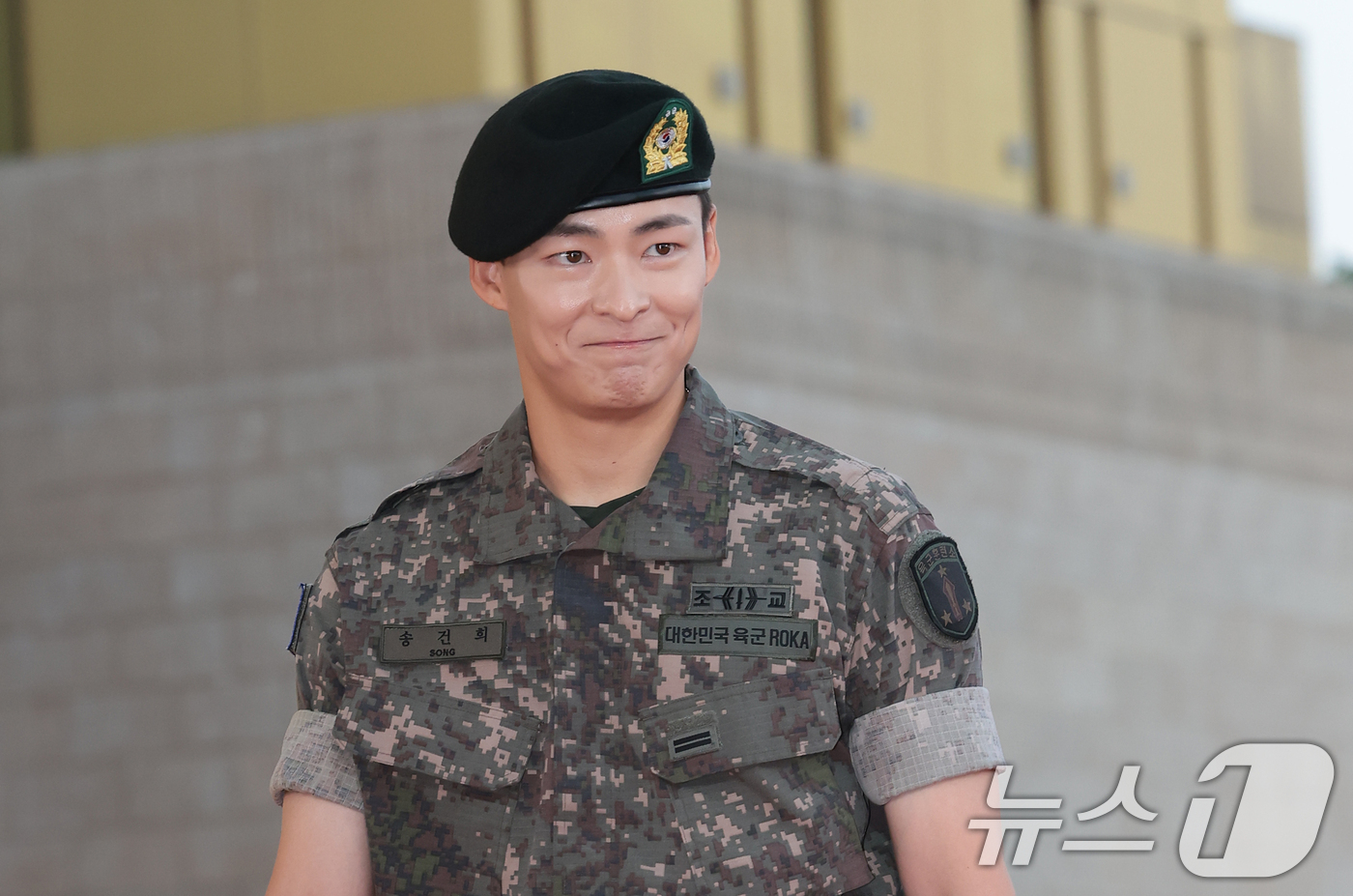 (인천=뉴스1) 권현진 기자 = 배우 송건희가 31일 인천 중구 파라다이스시티에서 열린 ‘제4회 청룡시리즈어워즈’에 레드카펫 행사에 참석하고 있다. 2026.7.31/뉴스1