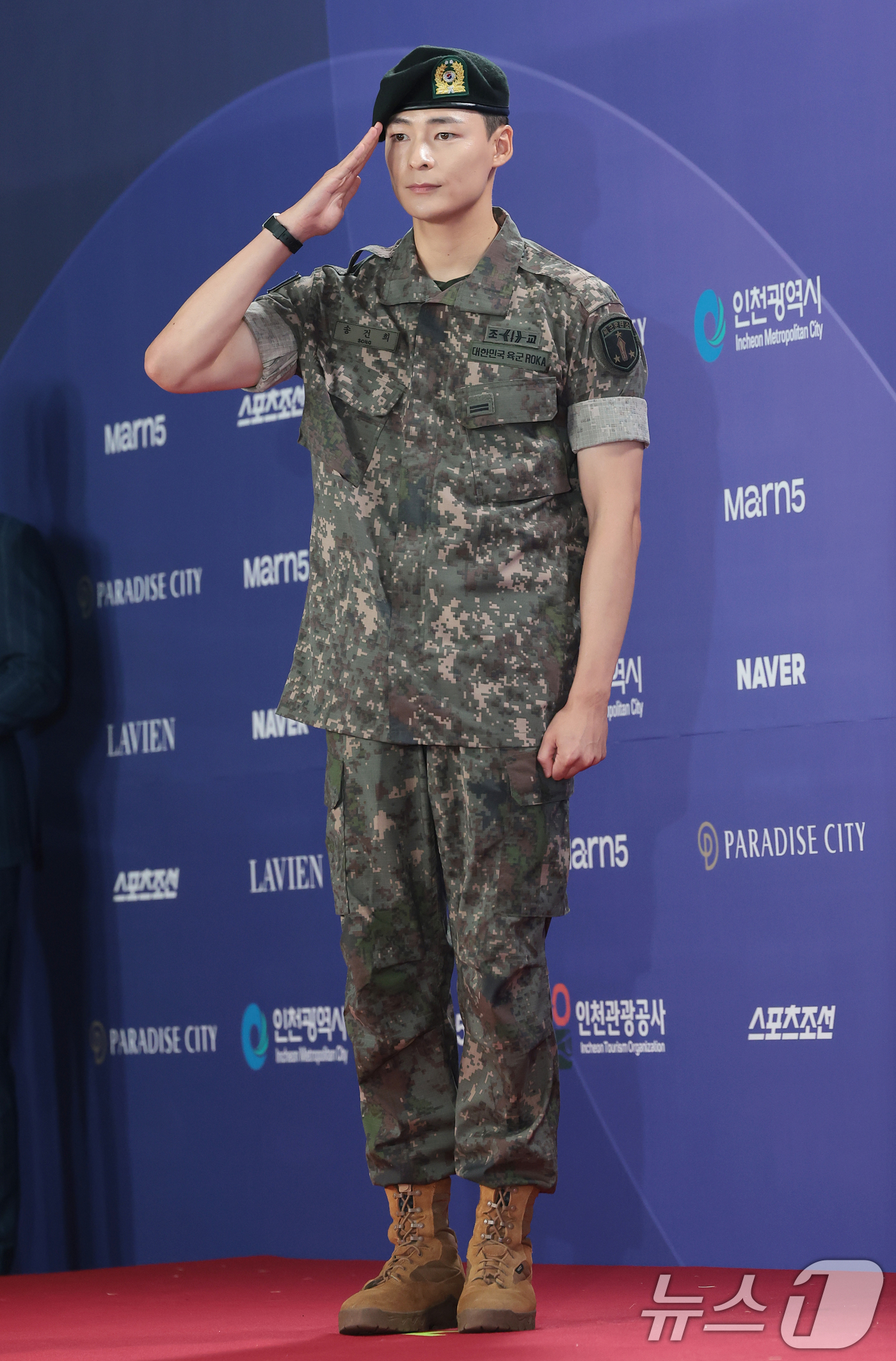 (인천=뉴스1) 권현진 기자 = 배우 송건희가 31일 인천 중구 파라다이스시티에서 열린 ‘제4회 청룡시리즈어워즈’에 레드카펫 행사에 참석하고 있다. 2026.7.31/뉴스1