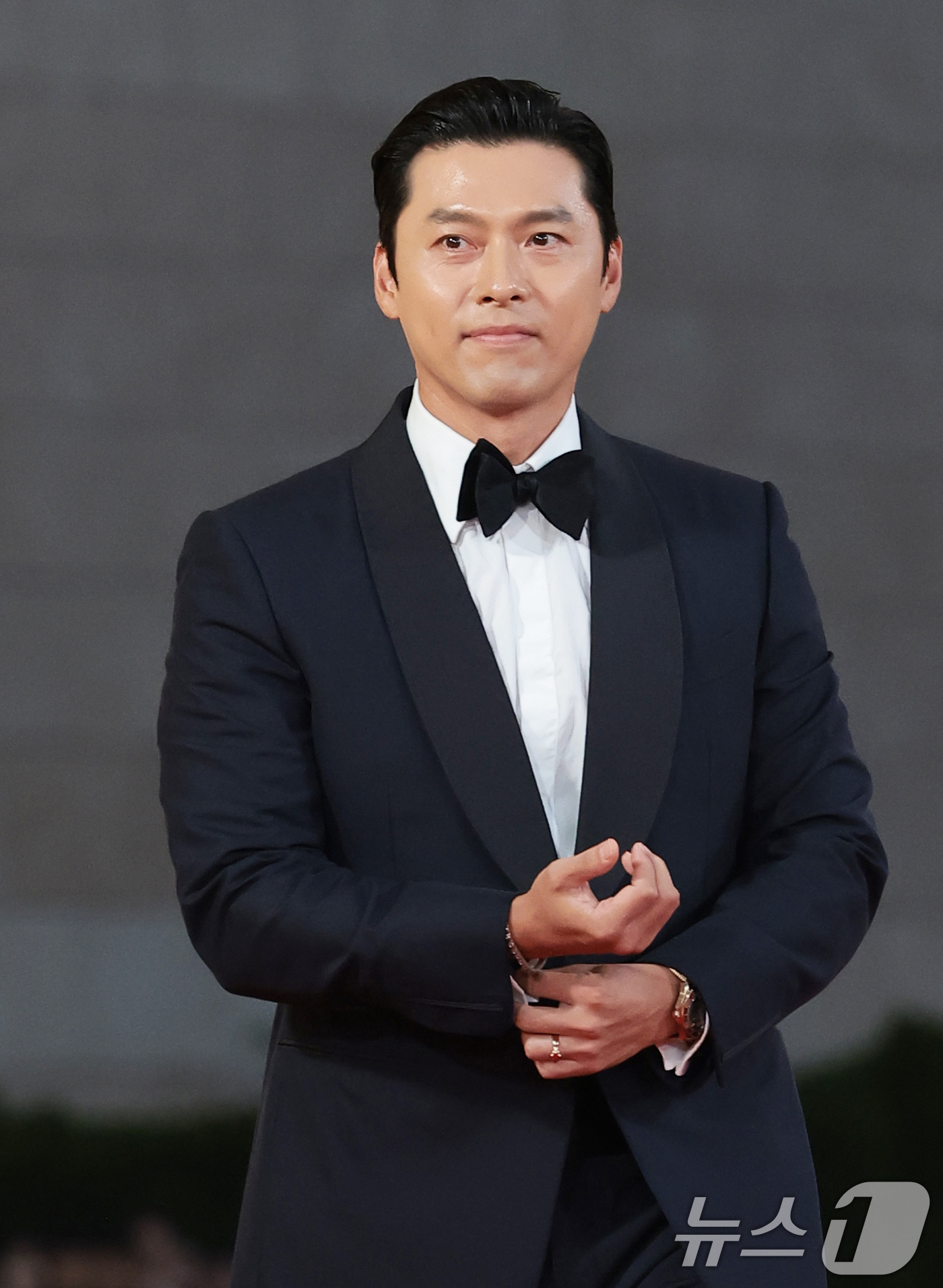 (인천=뉴스1) 권현진 기자 = 배우 현빈이 31일 인천 중구 파라다이스시티에서 열린 ‘제4회 청룡시리즈어워즈’에 레드카펫 행사에 참석해 포즈를 취하고 있다. 2026.7.31/뉴 …