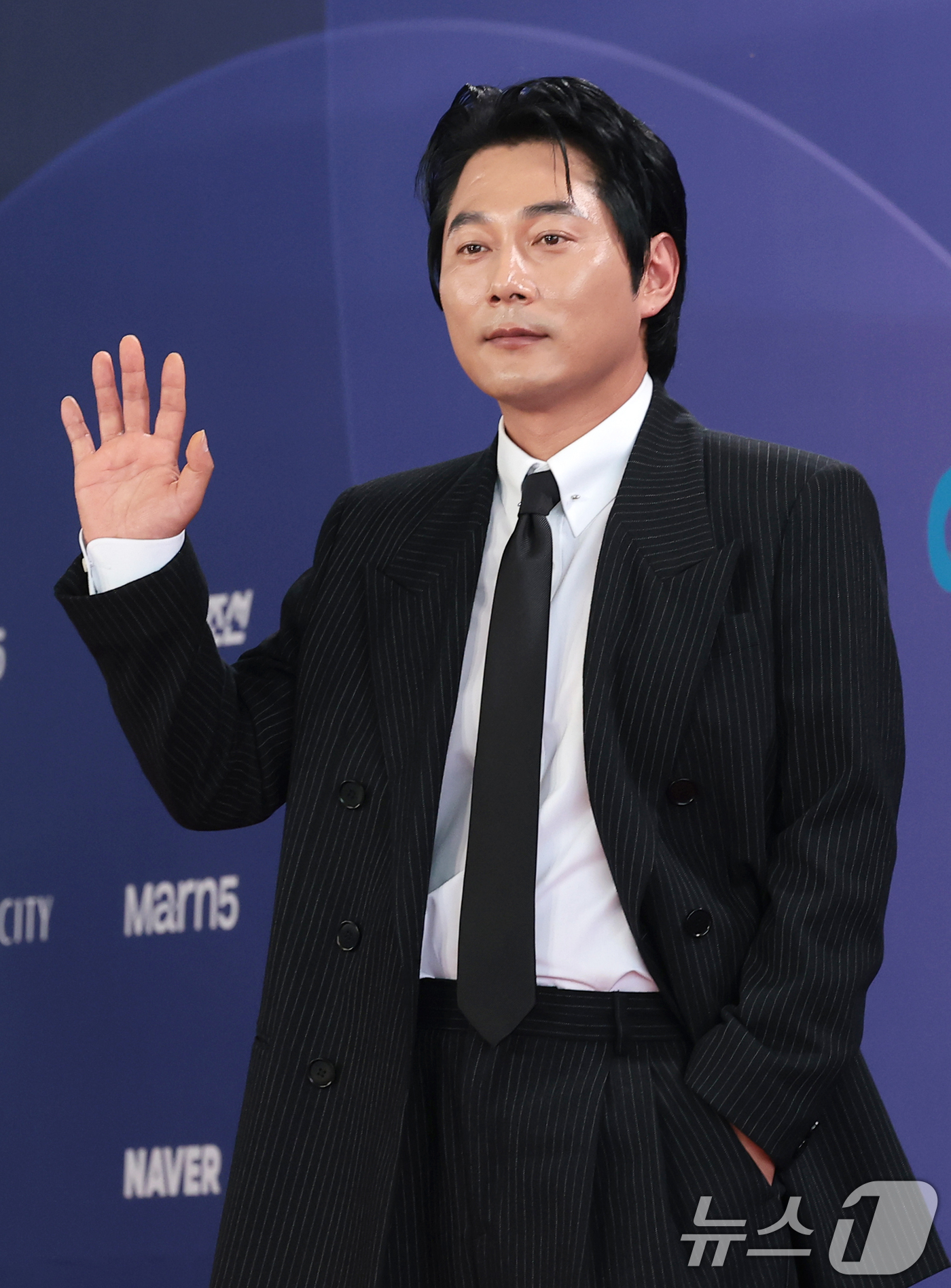 (인천=뉴스1) 권현진 기자 = 배우 김진욱이 31일 인천 중구 파라다이스시티에서 열린 ‘제4회 청룡시리즈어워즈’에 레드카펫 행사에 참석하고 있다. 2026.7.31/뉴스1