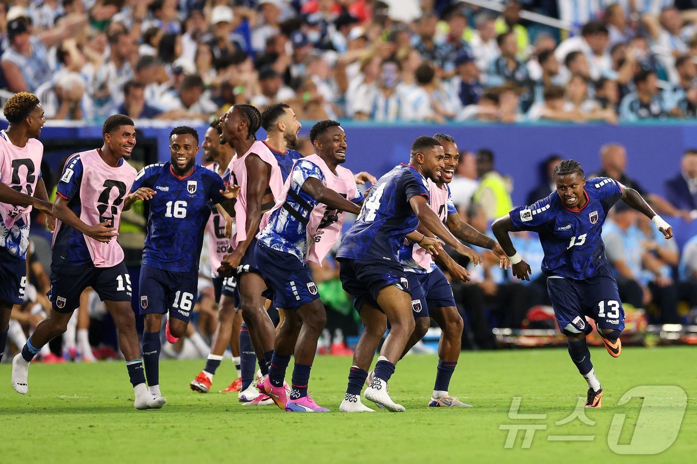 본문 이미지 - 카보베르데는 4일(한국시간) 열린 2026 FIFA 북중미 월드컵 32강에서 아르헨티나와 명승부를 펼친 끝에 2-3으로 졌다. ⓒ AFP=뉴스1