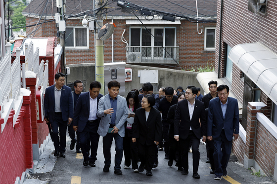 韓총리 "청년주택, 학생·취준생 상황 맞게 접근해야…현실 가능한 공급 확대"