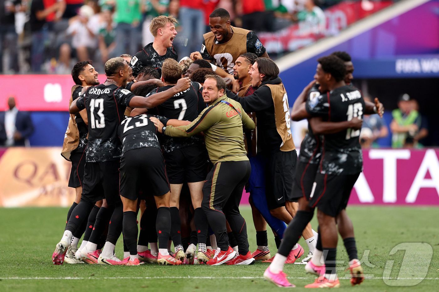 본문 이미지 - 캐나다는 2026 FIFA 북중미 월드컵에서 각종 역사를 새로 쓰고 있다. ⓒ AFP=뉴스1