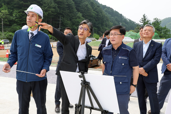 '전기차 보조금 확보·홍수 조절'…기후부, 특별성과 공무원 16명 포상