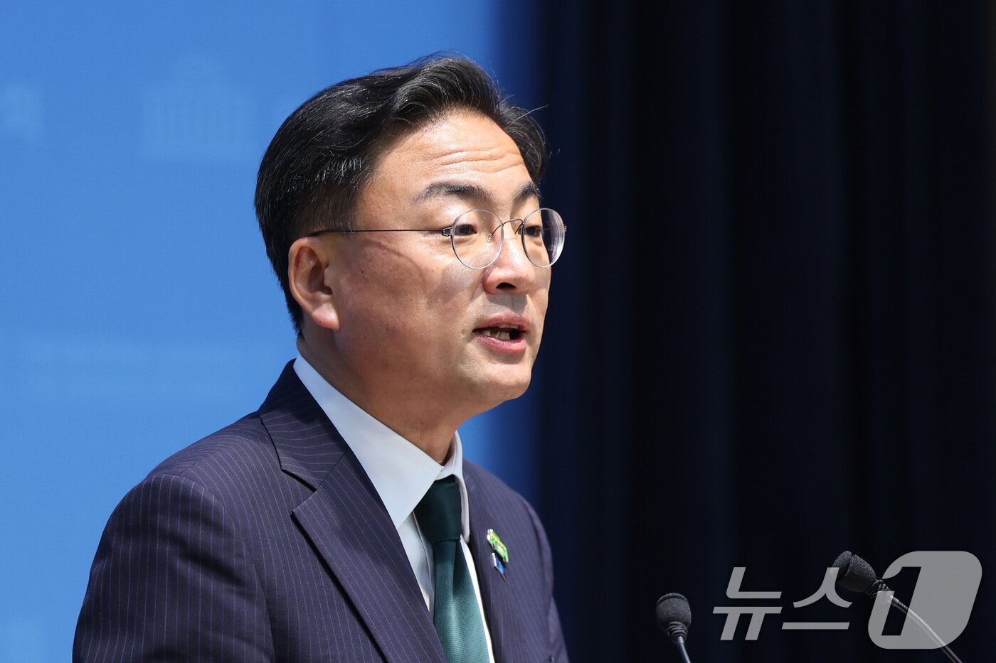 본문 이미지 - 신장식 조국혁신당 의원이 5일 서울 여의도 국회 소통관에서 당대표 출마 기자회견을 하고 있다. 2026.7.5 ⓒ 뉴스1 신웅수 기자