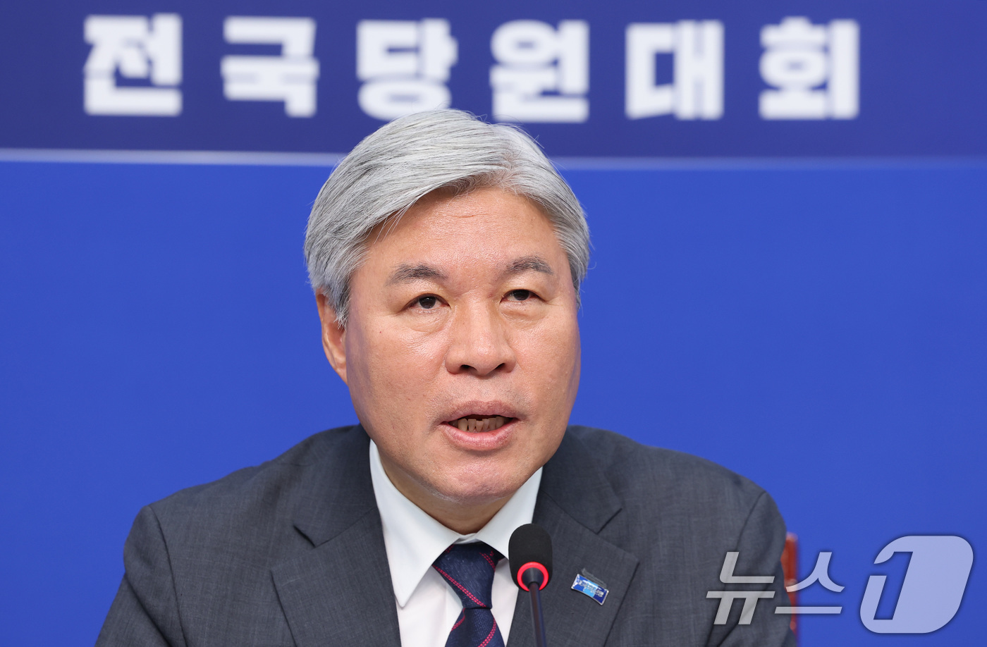 (서울=뉴스1) 신웅수 기자 = 서왕진 조국혁신당 전국당원대회준비위원장이 5일 서울 여의도 국회에서 기자간담회를 하고 있다. 2026.7.5/뉴스1