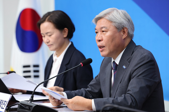 발언하는 서왕진 전당대회준비위원장