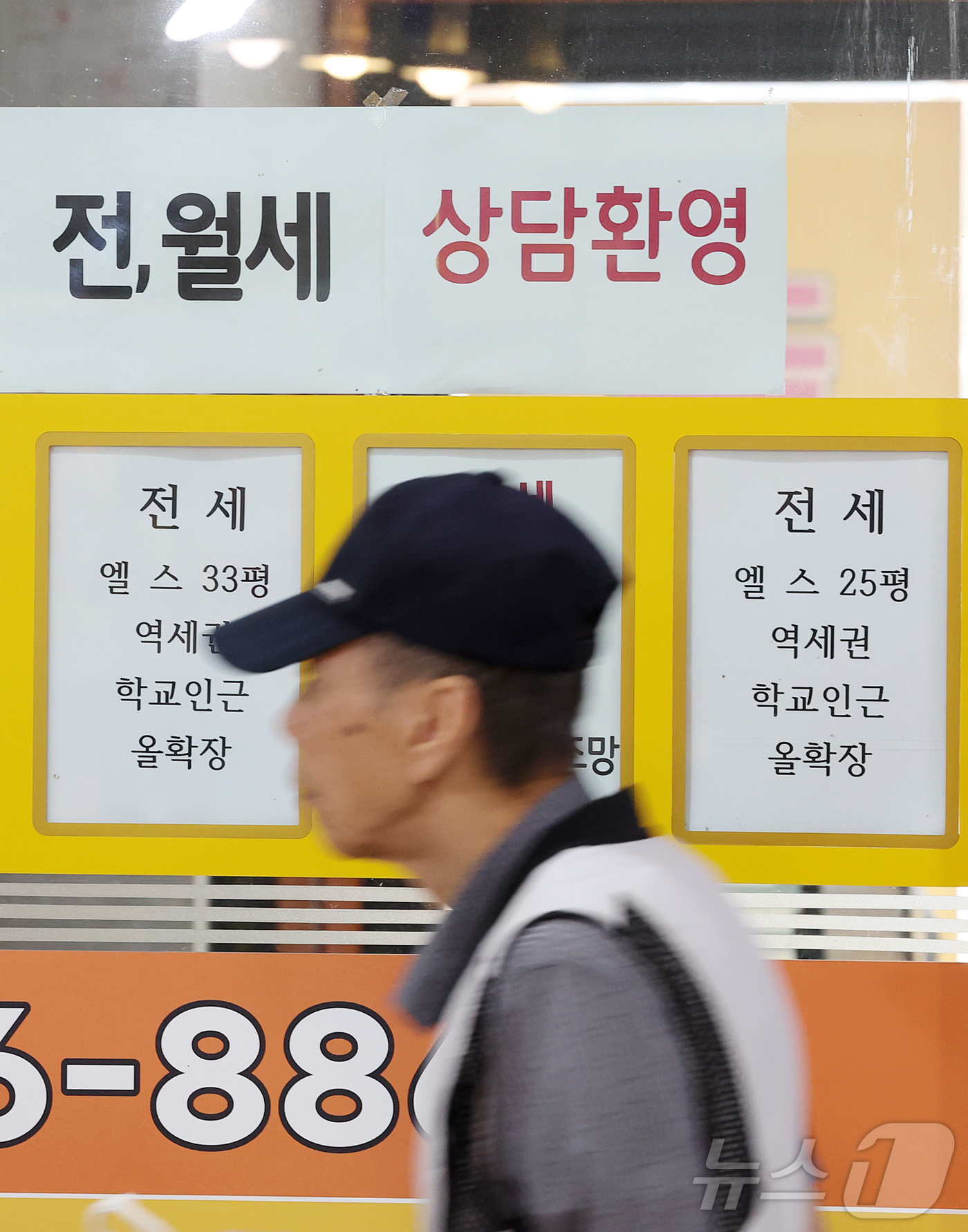 (서울=뉴스1) 김진환 기자 = 올해 들어 전국 아파트 전월세 거래량이 7% 감소한 반면, 빌라 등 비아파트는 11% 증가하며 '탈 아파트' 현상이 본격화되고 있다.특히 서울의 아 …