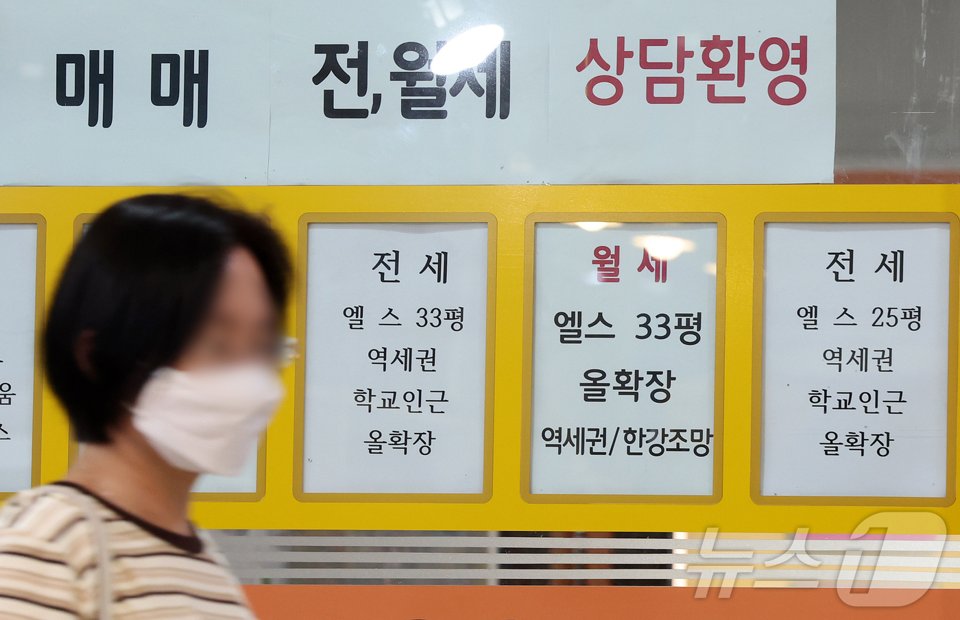(서울=뉴스1) 김진환 기자 = 올해 들어 전국 아파트 전월세 거래량이 7% 감소한 반면, 빌라 등 비아파트는 11% 증가하며 '탈 아파트' 현상이 본격화되고 있다.특히 서울의 아 …