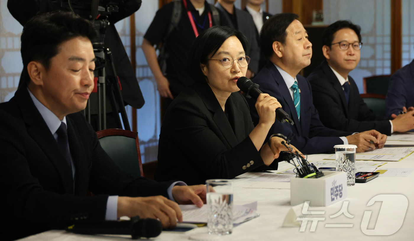 (서울=뉴스1) 김민지 기자 = 한성숙 국무총리가 5일 오후 서울 종로구 삼청동 총리공관에서 열린 고위당정협의회에서 모두 발언을 하고 있다. (공동취재) 2026.7.5/뉴스1