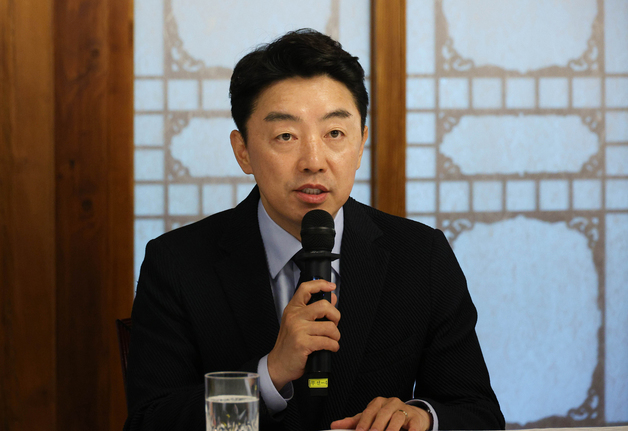 고위당정협의회서 발언하는 강훈식 비서실장