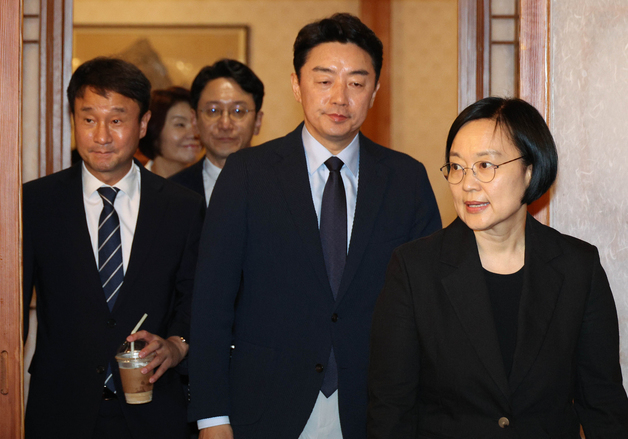 제9차 고위당정협의회 입장하는 한성숙 국무총리
