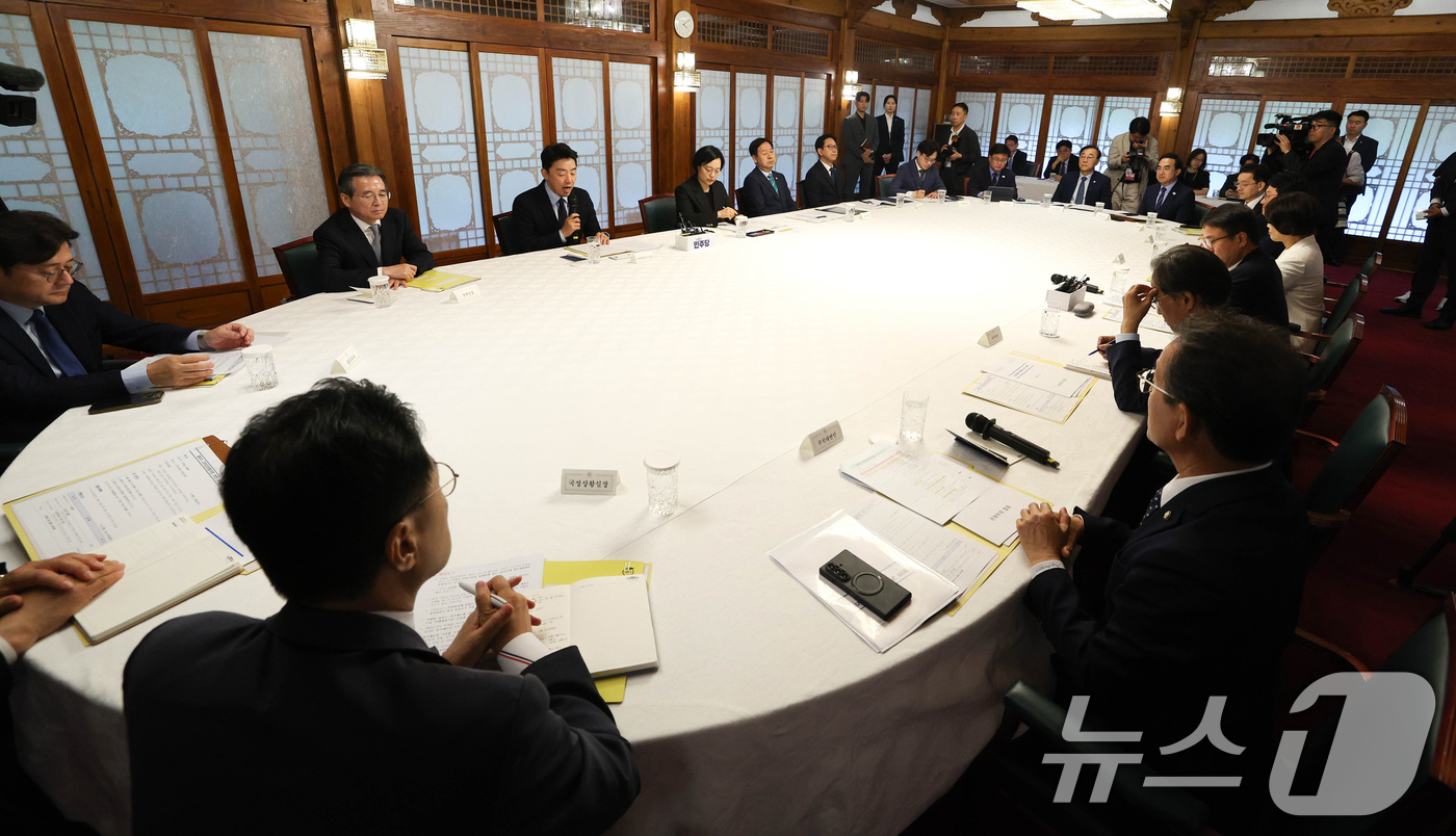 (서울=뉴스1) 김민지 기자 = 강훈식 대통령비서실장이 5일 오후 서울 종로구 삼청동 총리공관에서 열린 고위당정협의회에서 발언하고 있다. (공동취재) 2026.7.5/뉴스1