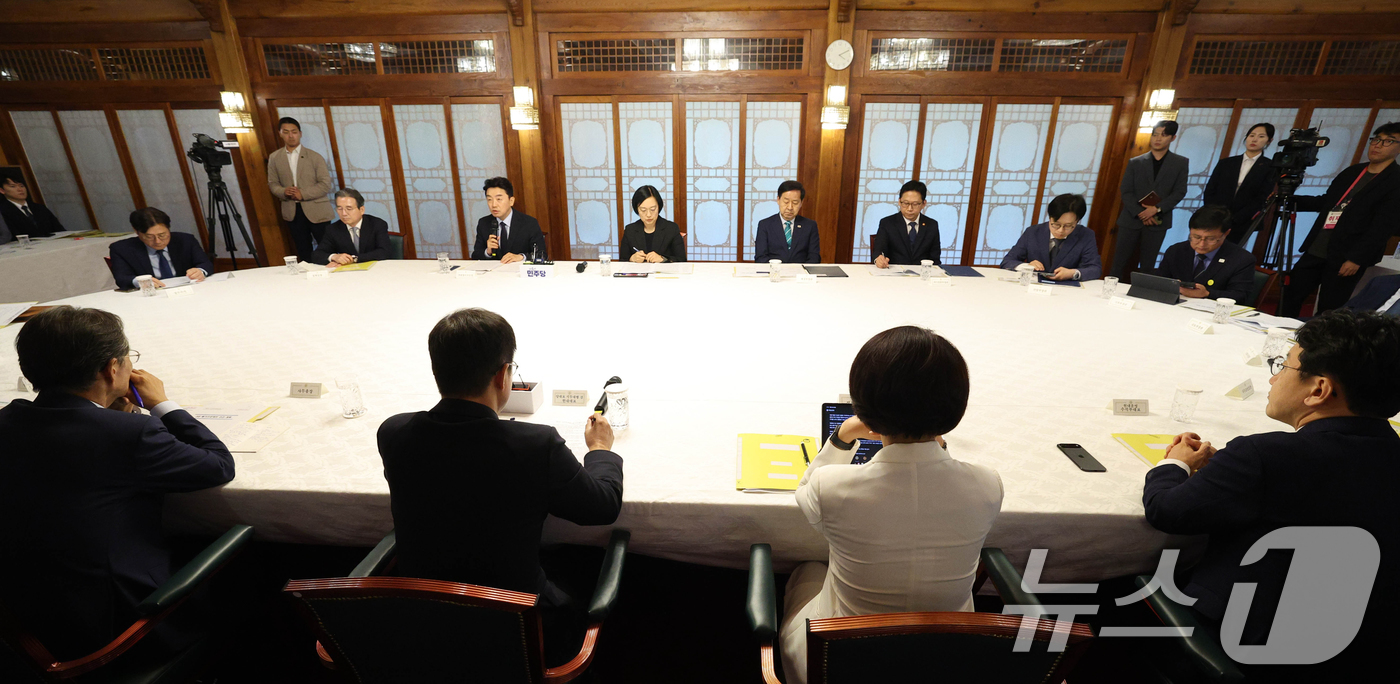 (서울=뉴스1) 김민지 기자 = 강훈식 대통령비서실장이 5일 오후 서울 종로구 삼청동 총리공관에서 열린 고위당정협의회에서 발언하고 있다. (공동취재) 2026.7.5/뉴스1