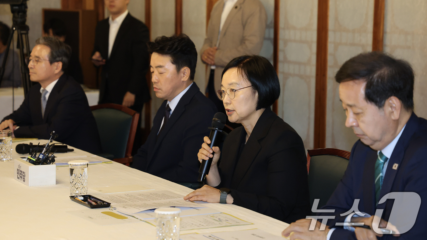 (서울=뉴스1) 김민지 기자 = 한성숙 국무총리가 5일 오후 서울 삼청동 국무총리 서울공관에서 열린 고위당정협의회에서 모두 발언을 하고 있다. (공동취재)  2026.7.5/뉴스1 …