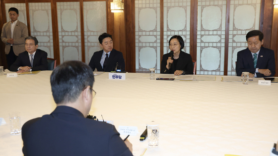 제9차고위당정협의회서 발언하는 한성숙 총리