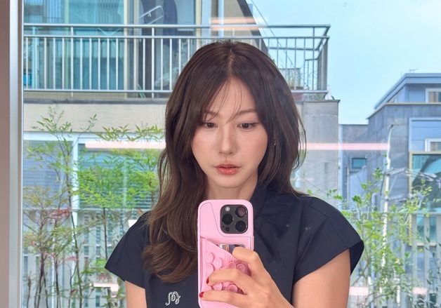유인영, 편한 차림에도 돋보이는 비주얼…열일하는 미모 [N샷]