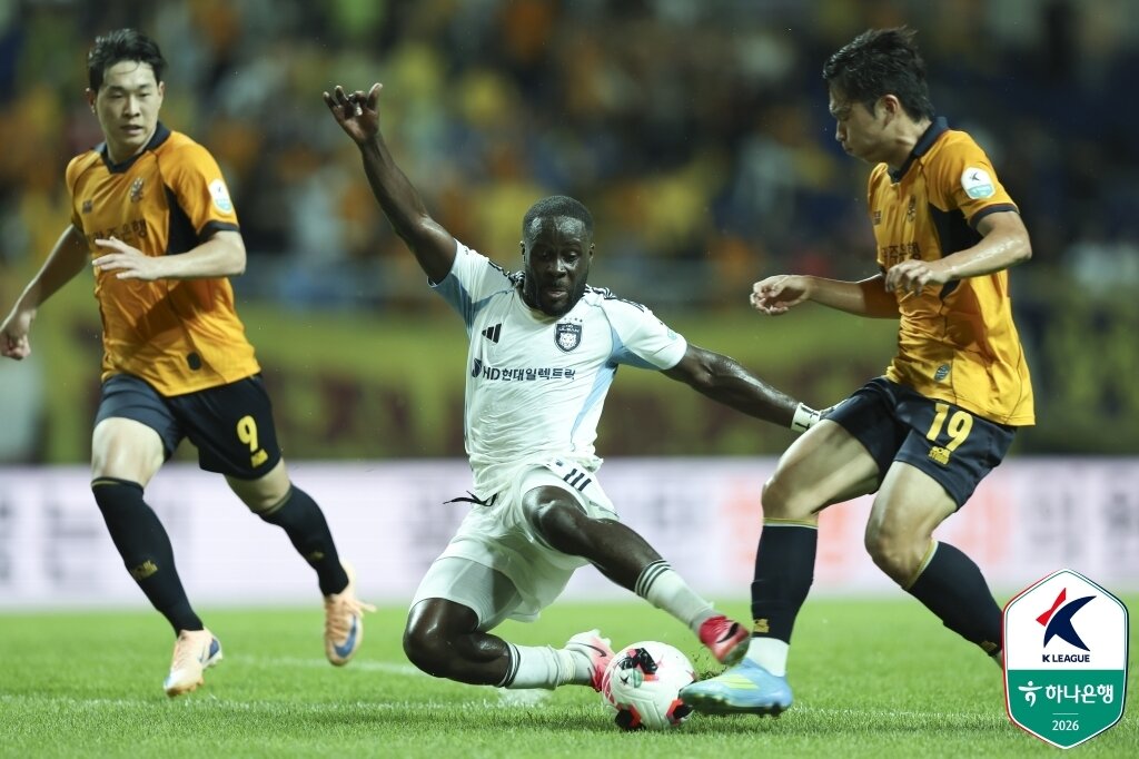 본문 이미지 - 광주와 울산이 1-1로 비겼다.(한국프로축구연맹 제공) 