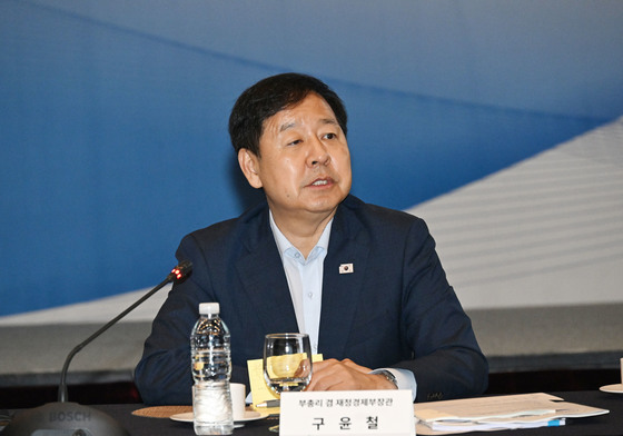 구윤철 "지방 근로자 소득세 공제 검토…기반 조성 때까지 지원"