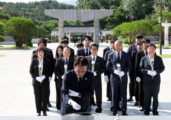 김민석, 5·18민주묘지 참배부터…곧 민주 당대표 출마 선언