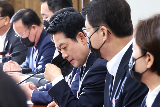 마스크 벗는 장동혁 대표