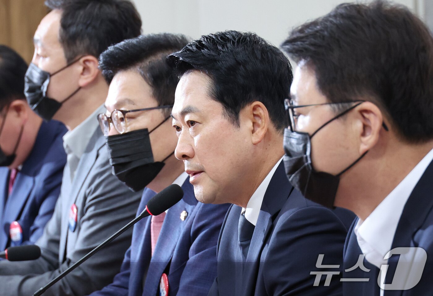 본문 이미지 - 장동혁 국민의힘 대표가 6일 서울 여의도 국회에서 열린 최고위원회의에서 발언하고 있다. 2026.7.6 ⓒ 뉴스1 신웅수 기자