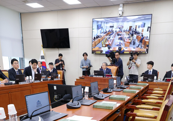 '원 구성 반발' 상임위 불참한 국민의힘