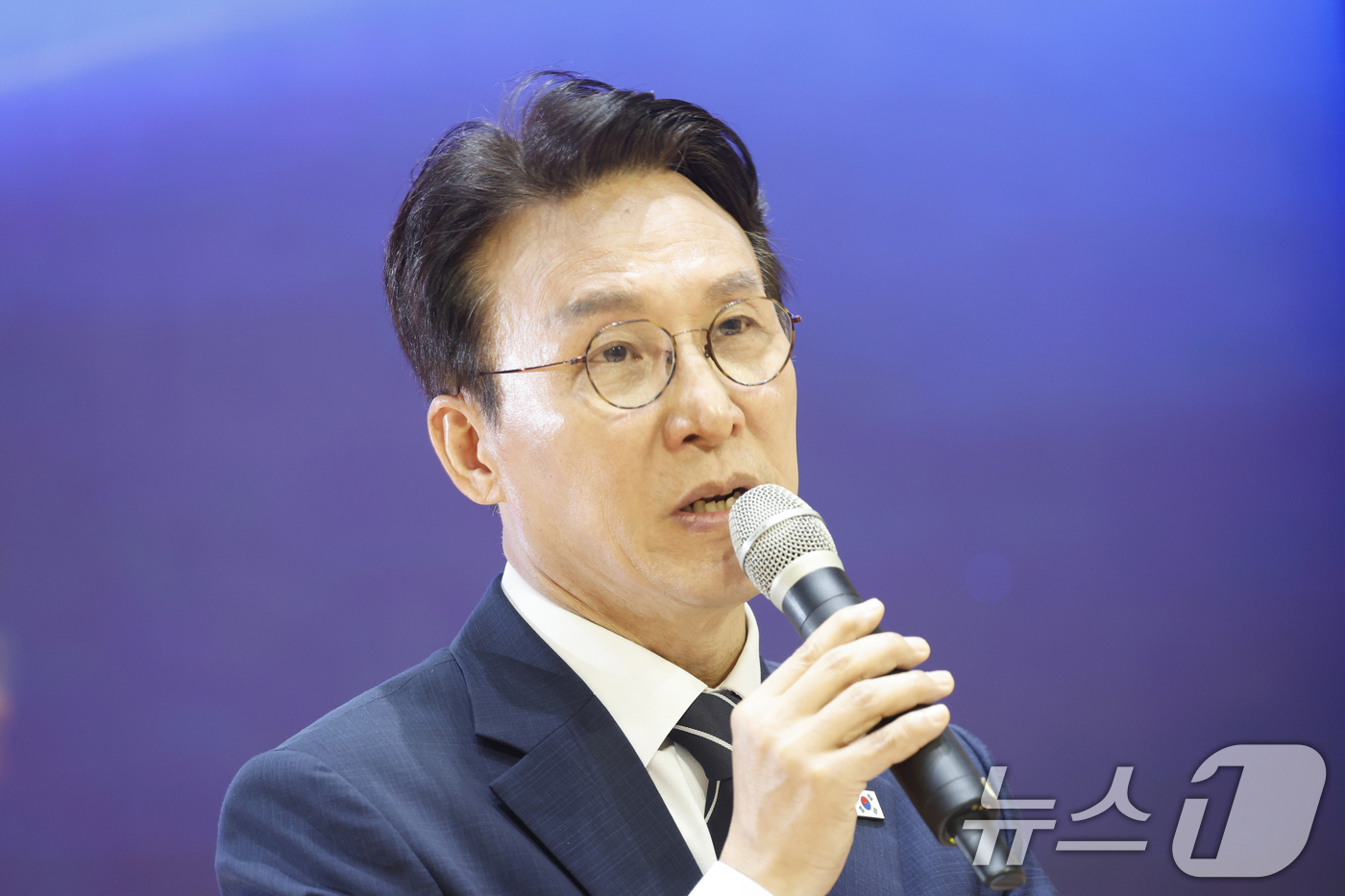 (광주=뉴스1) 김태성 기자 = 김민석 전 총리가 6일 오전 전남광주통합특별시 동구 전일빌딩245에서 더불어민주당 당대표 출마를 선언하고 있다.  2026.7.6/뉴스1