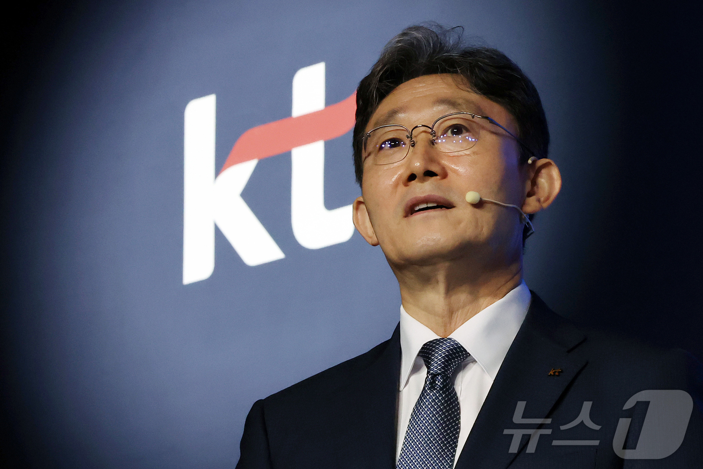 (서울=뉴스1) 김진환 기자 = 박윤영 KT 대표이사가 6일 서울 광진구 풀만 앰배서더 서울 이스트폴에서 열린 AX Platform Company(인공지능 전환 플랫폼 컴퍼니) 사 …