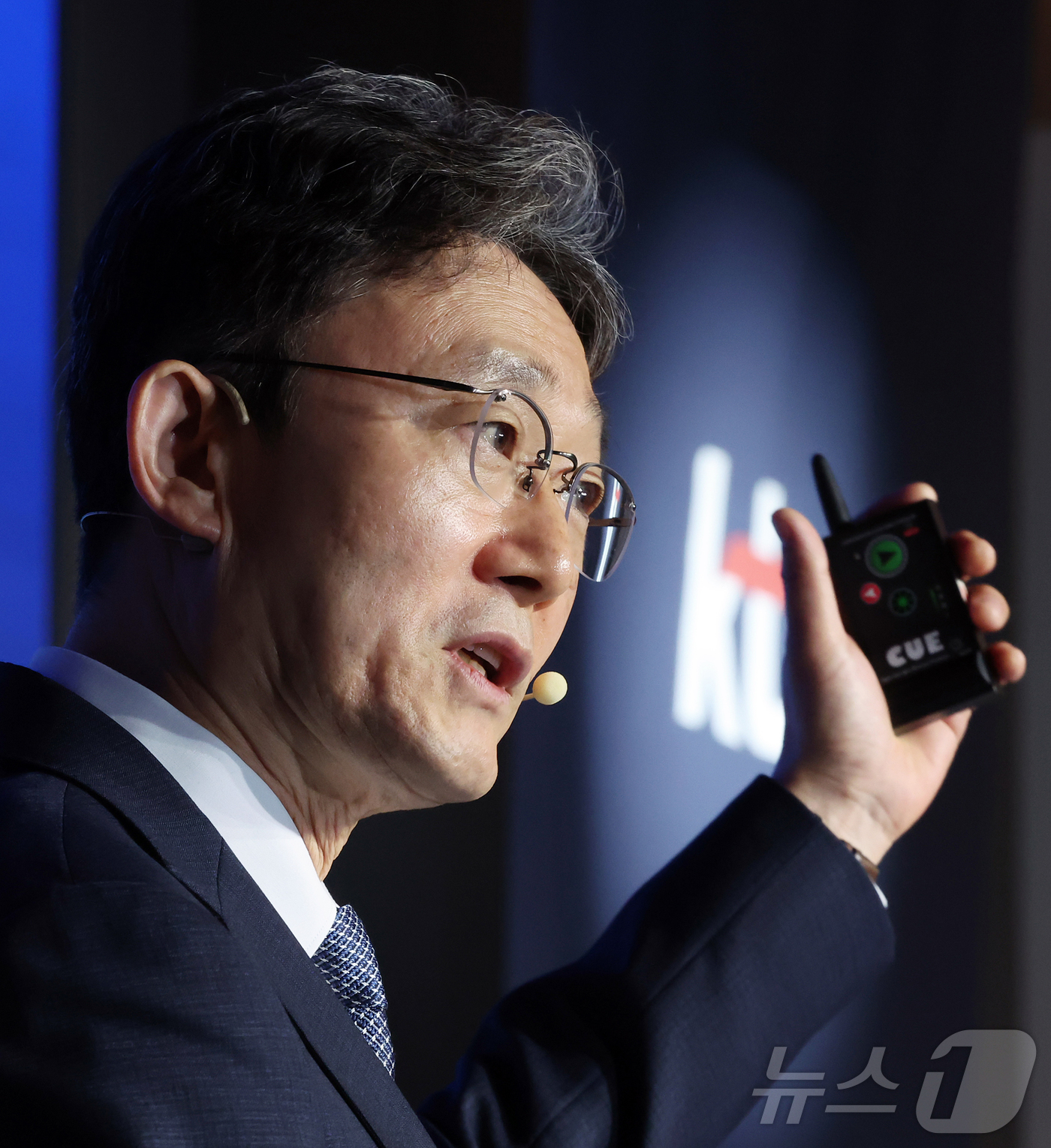 (서울=뉴스1) 김진환 기자 = 박윤영 KT 대표이사가 6일 서울 광진구 풀만 앰배서더 서울 이스트폴에서 열린 AX Platform Company(인공지능 전환 플랫폼 컴퍼니) 사 …