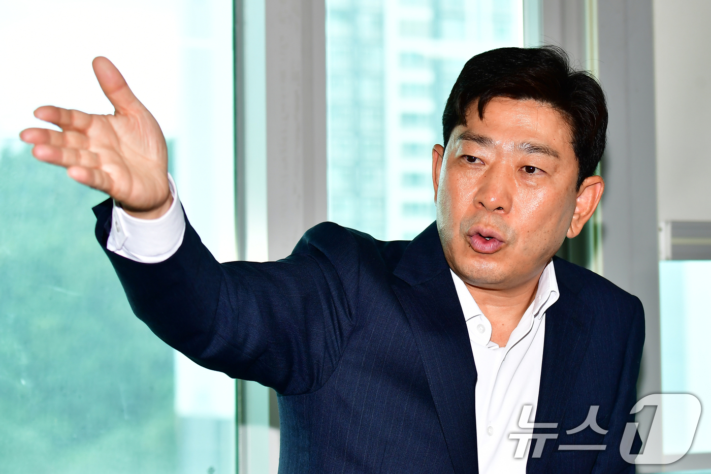 (포항=뉴스1) 최창호 기자 = 박용선 경북 포항시장이 6일 오전  시청 브리핑 룸에서 민선 9기 현안 사업 등에 대해 자신의 의견을 밝히고 있다. 2026.7.6/뉴스1