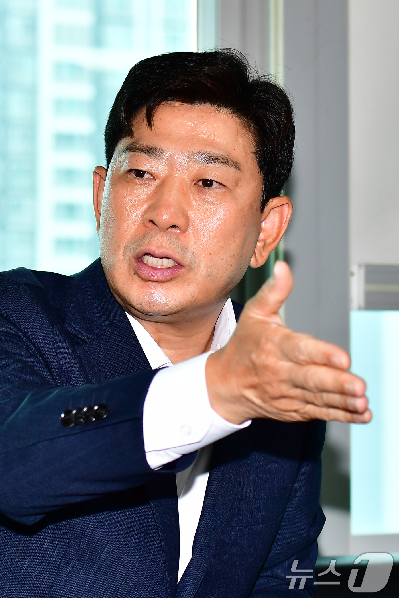 (포항=뉴스1) 최창호 기자 = 박용선 경북 포항시장이 6일 오전  시청 브리핑 룸에서 민선 9기 현안 사업 등에 대해 자신의 의견을 밝히고 있다. 2026.7.6/뉴스1