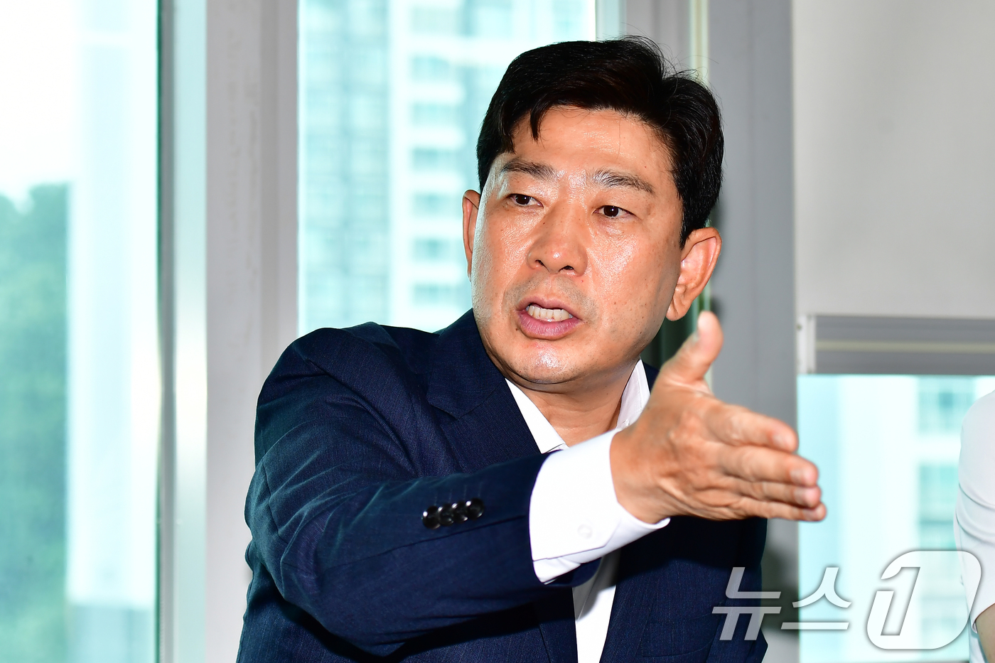 (포항=뉴스1) 최창호 기자 = 박용선 경북 포항시장이 6일 오전  시청 브리핑 룸에서 민선 9기 현안 사업 등에 대해 자신의 의견을 밝히고 있다. 2026.7.6/뉴스1