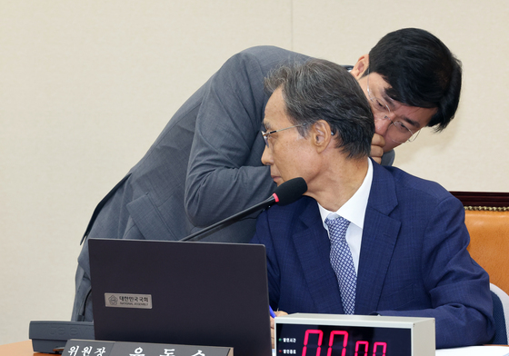 대화 나누는 유동수·박상혁