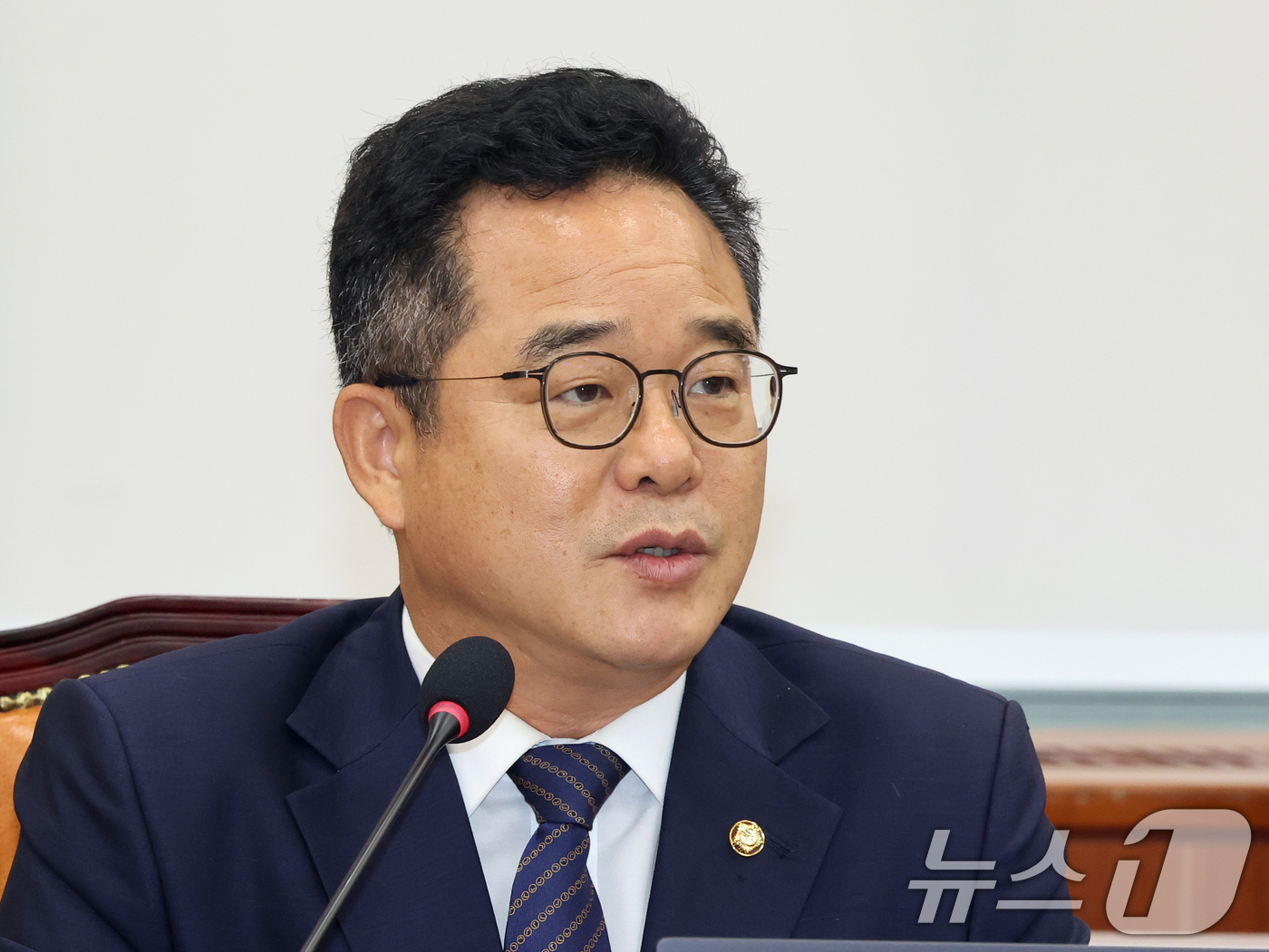 (서울=뉴스1) 황기선 기자 = 민병덕 더불어민주당 의원이 6일 오전 서울 여의도 국회에서 열린 정무위원회 전체회의에서 '홈플러스 사태' 관련 발언을 하고 있다.  2026.7.6 …