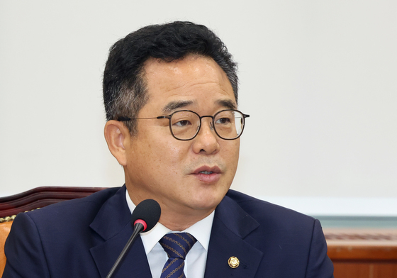 정무위서 '홈플러스 사태' 관련 발언하는 민병덕 의원