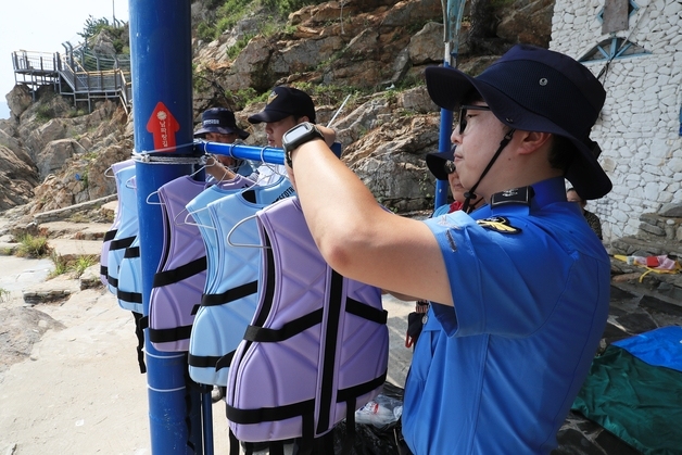 부산해경, 부산 영도구 내 비지정해변 2곳서 구명조끼 무료 대여