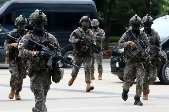 "軍도 온실가스 배출량 감축 목표 세워야…의무서 제외돼선 안 돼"