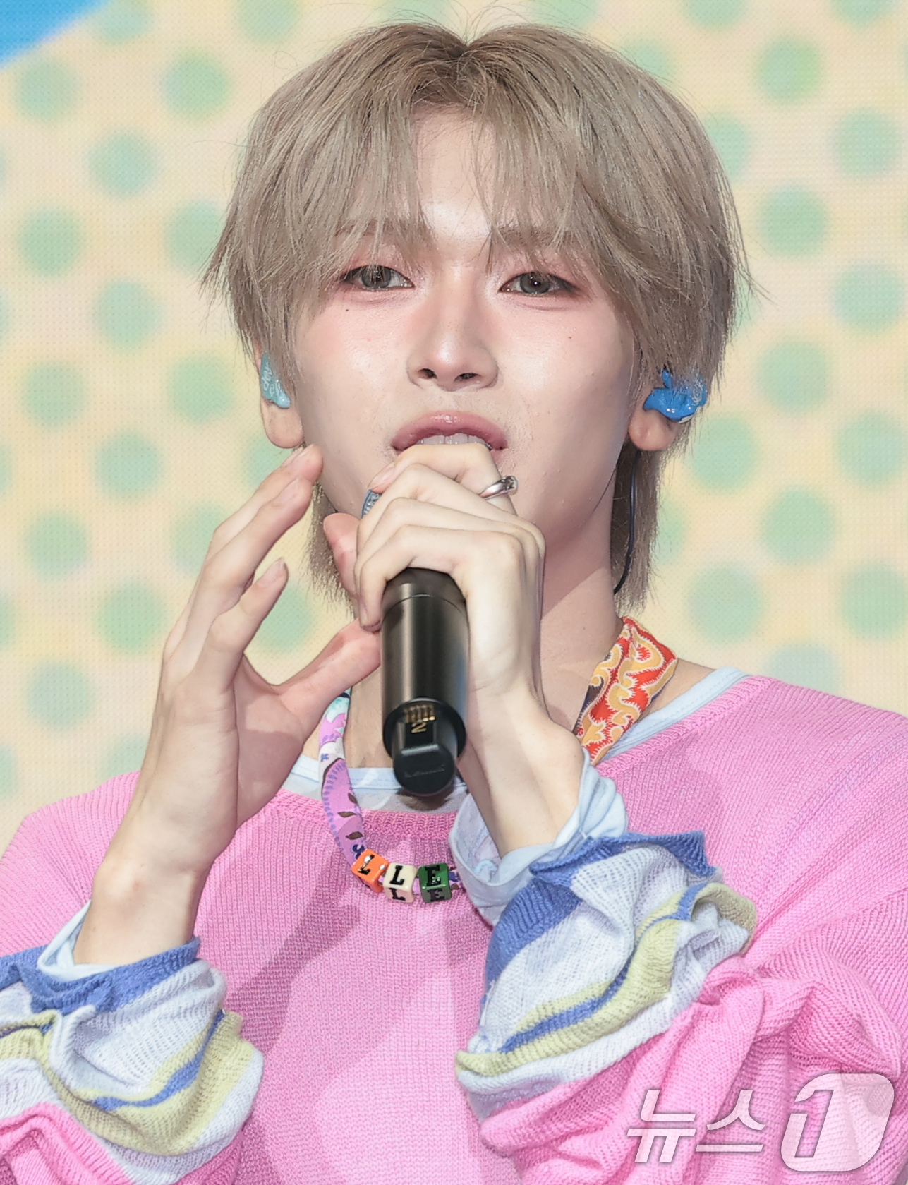 (서울=뉴스1) 권현진 기자 = 그룹 베이온(VAYONN)의 센이 6일 서울 마포구 NOL씨어터합정에서 가진 데뷔  EP 'Youth Today(유스 투데이)' 발매 쇼케이스에서 …
