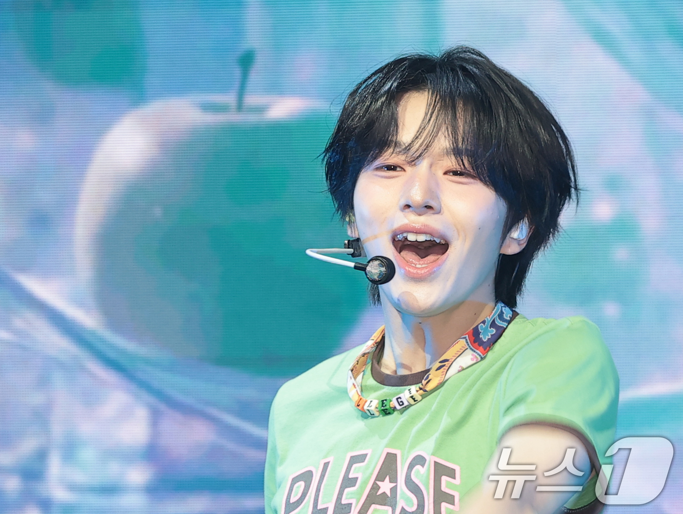 (서울=뉴스1) 권현진 기자 = 베이온(VAYONN) 진위가 6일 서울 마포구 NOL씨어터합정에서 가진 데뷔  EP 'Youth Today(유스 투데이)' 발매 쇼케이스에서 타이틀 …