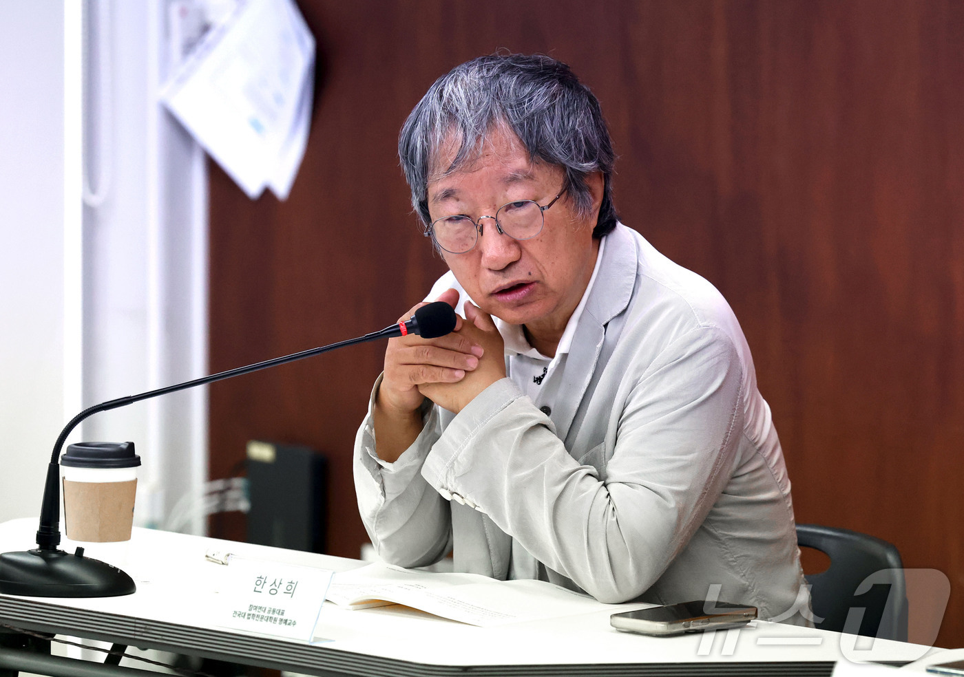(서울=뉴스1) 이종수 기자 = 한상희 참여연대 공동대표가 6일 오후 서울 종로구 참여연대 아름드리홀에서 열린 공소청·중수청 설치에 따른 형사사법체계 개혁 방안 토론회에서 발언하고 …
