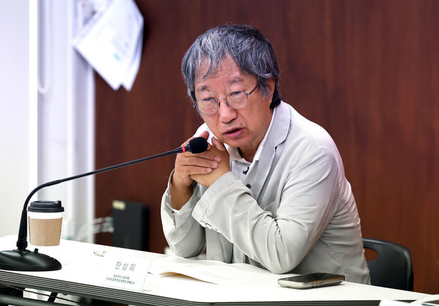 발언하는 한상희 참여연대 공동대표