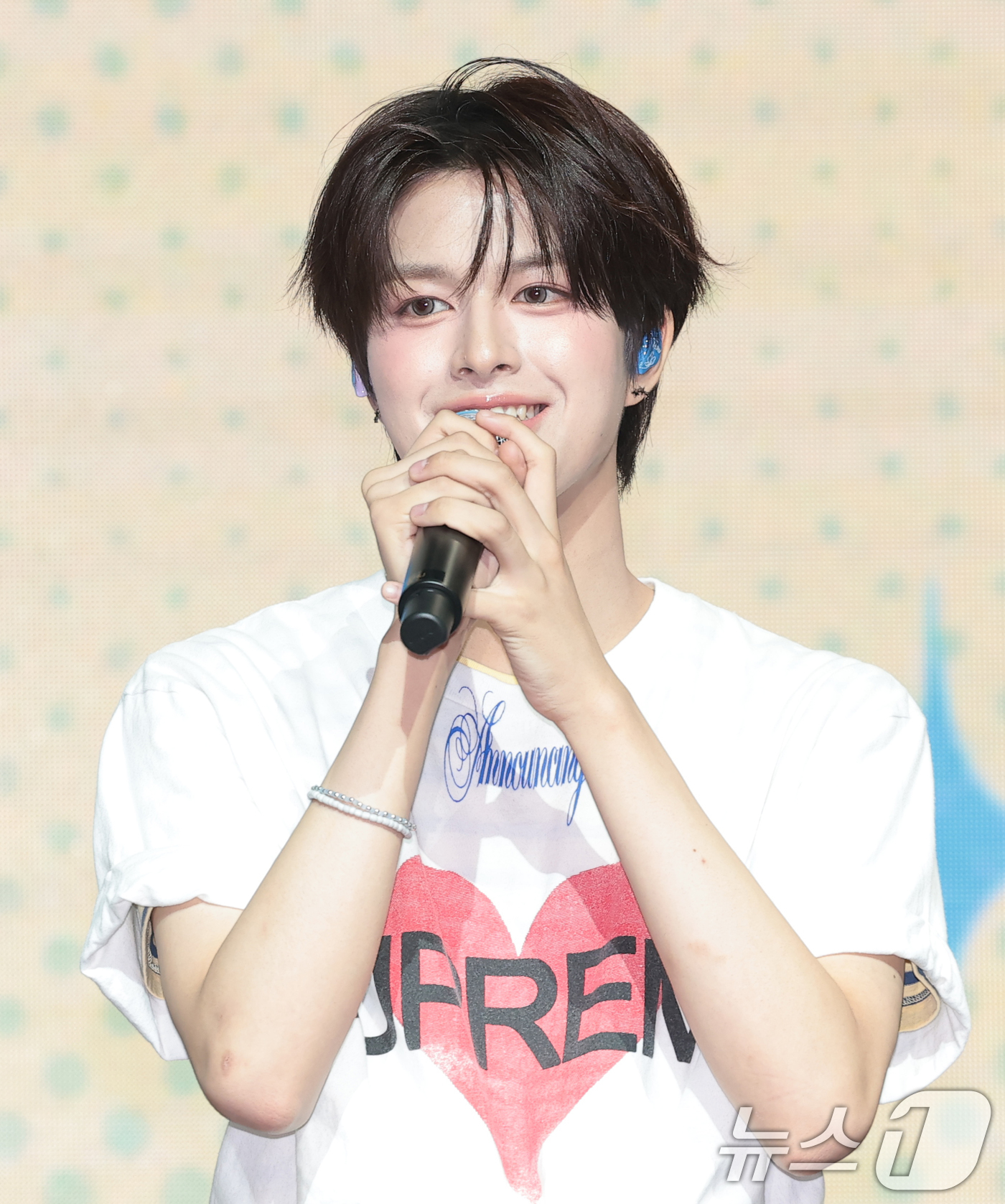 (서울=뉴스1) 권현진 기자 = 그룹 베이온(VAYONN)의 테루가 6일 서울 마포구 NOL씨어터합정에서 가진 데뷔  EP 'Youth Today(유스 투데이)' 발매 쇼케이스에서 …