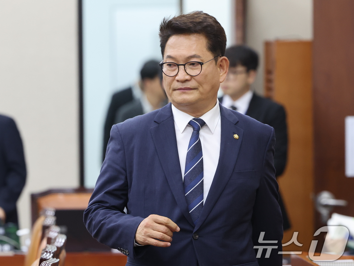 (서울=뉴스1) 황기선 기자 = 송영길 더불어민주당 의원이 6일 오후 서울 여의도 국회에서 열린 국방위원회 전체회의에 참석하고 있다. 2026.7.6/뉴스1