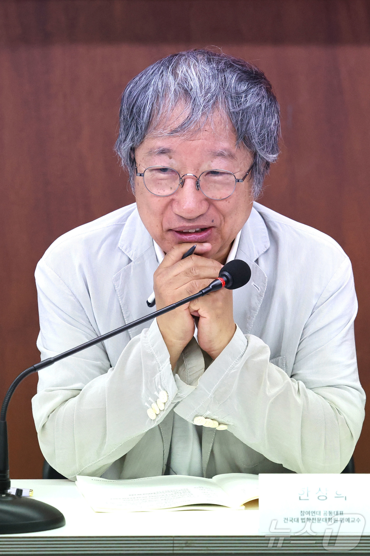 (서울=뉴스1) 이종수 기자 = 한상희 참여연대 공동대표가 6일 오후 서울 종로구 참여연대 아름드리홀에서 열린 공소청·중수청 설치에 따른 형사사법체계 개혁 방안 토론회에서 발언하고 …