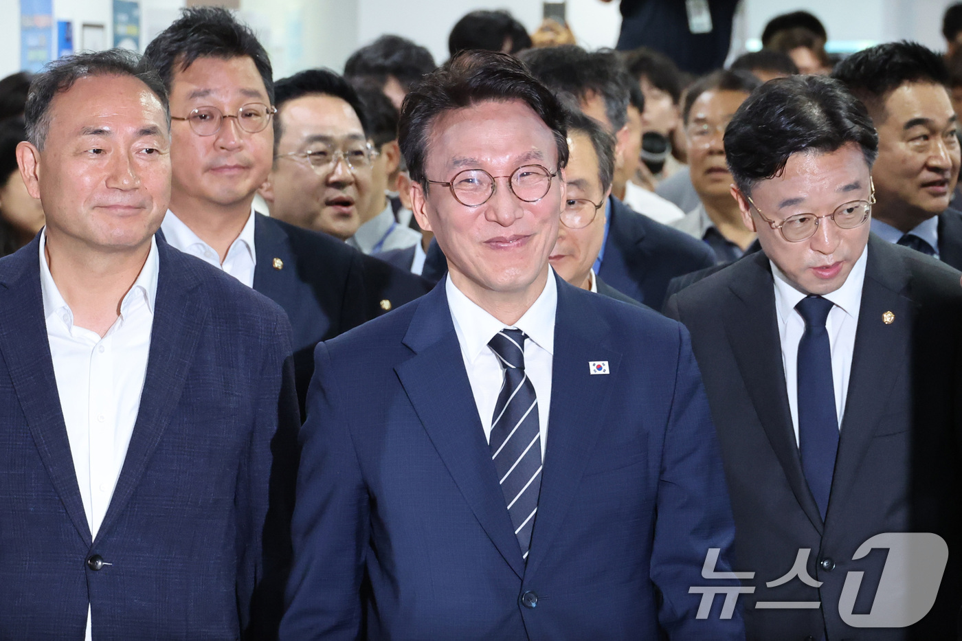 (서울=뉴스1) 신웅수 기자 = 김민석 전 국무총리가 6일 서울 여의도 국회 소통관에서 열린 더불어민주당 대표 출마 기자회견에 참석하고 있다. 2026.7.6/뉴스1