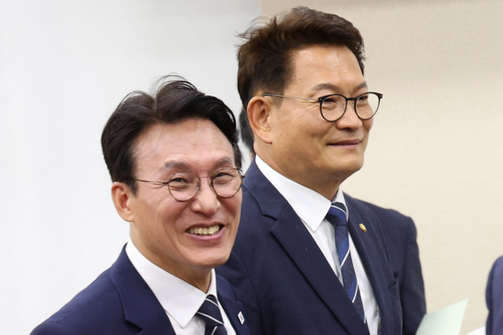 국방위서 만난 김민석·송영길