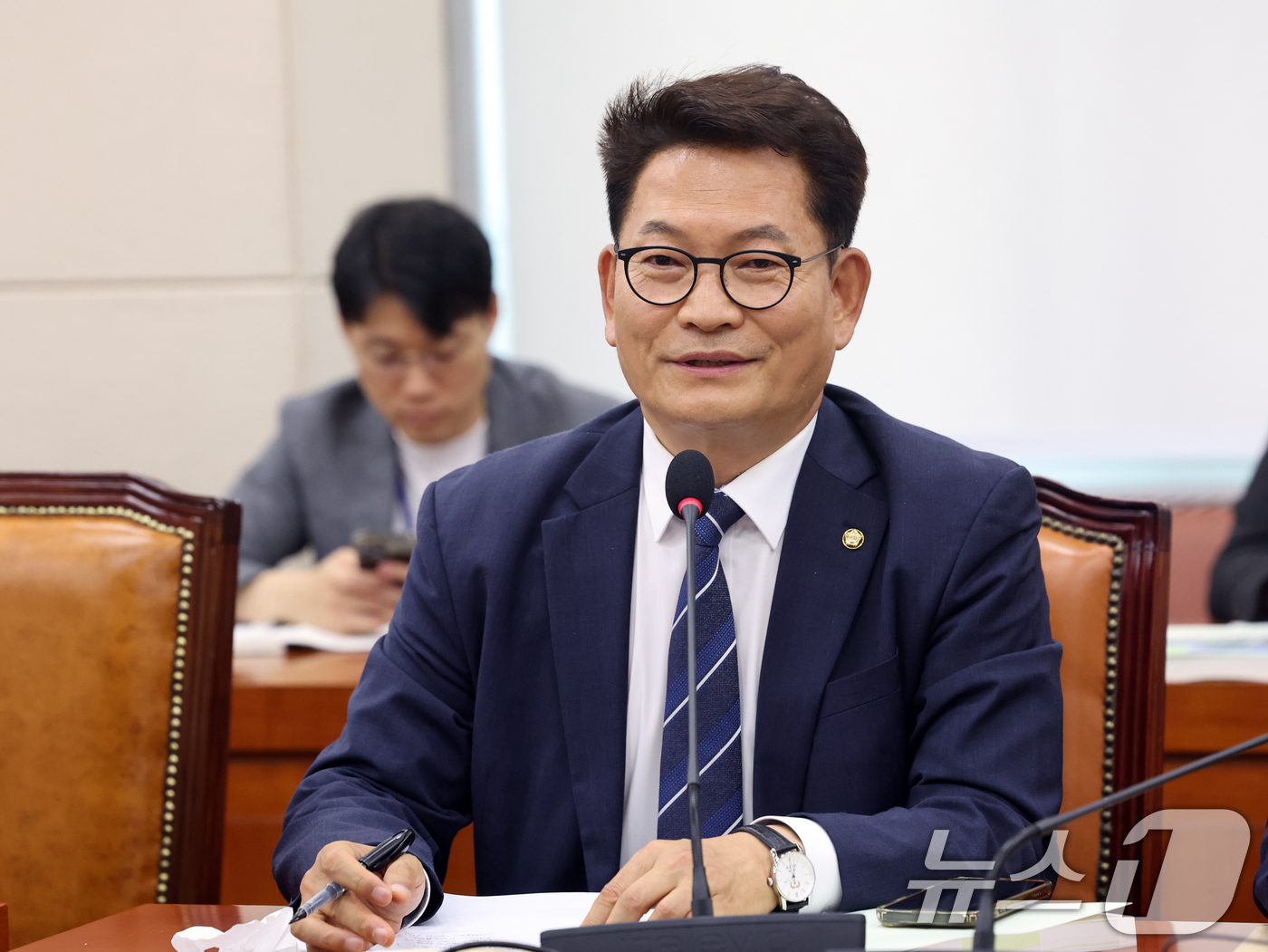 (서울=뉴스1) 황기선 기자 = 송영길 더불어민주당 의원이 6일 오후 서울 여의도 국회에서 열린 국방위원회 전체회의에서 인사말을 하고 있다.  2026.7.6/뉴스1