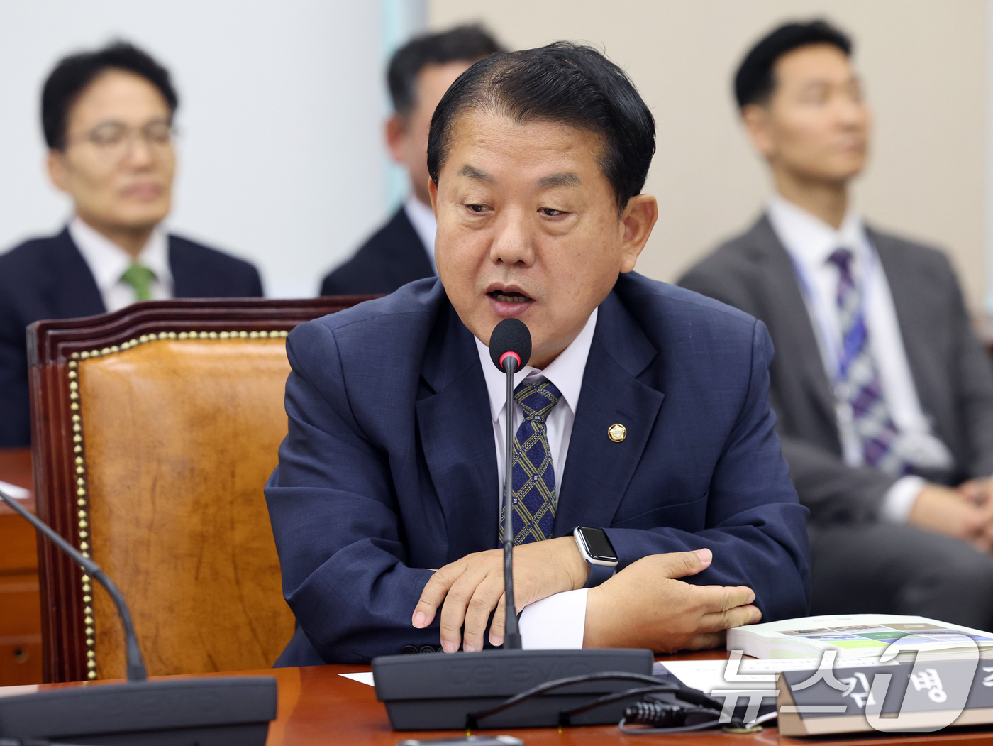 (서울=뉴스1) 황기선 기자 = 더불어민주당 국방위원회 간사로 선임된 김병주 의원이  6일 오후 서울 여의도 국회에서 열린 국방위원회 전체회의에서 인사말을 하고 있다.  2026. …