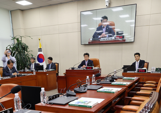 국민의힘 불참 속에 진행되는 국방위 전체회의